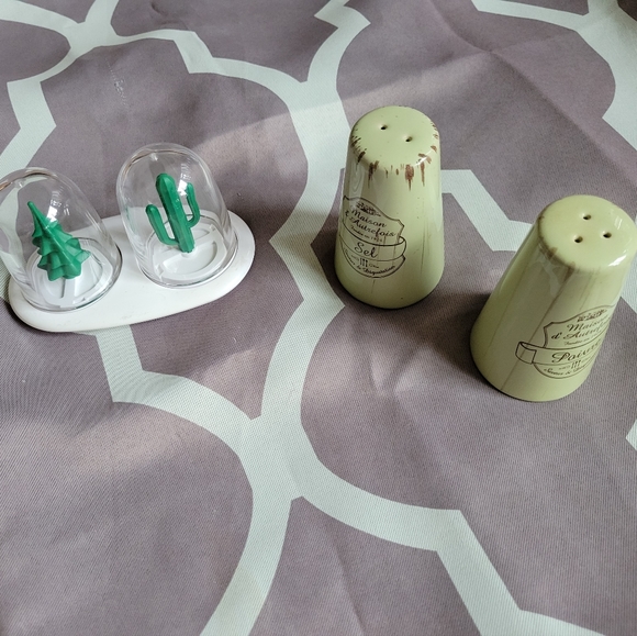 LOT NEW SALT & PEPPER SHAKERS french cactus wooden mill chickens hens - Picture 5 of 5